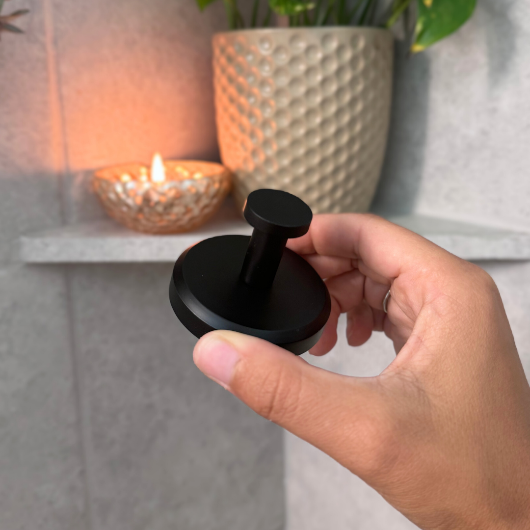 UltraGrip | Ultra-klebender Saug-Haken, nach Belieben repositionierbar.