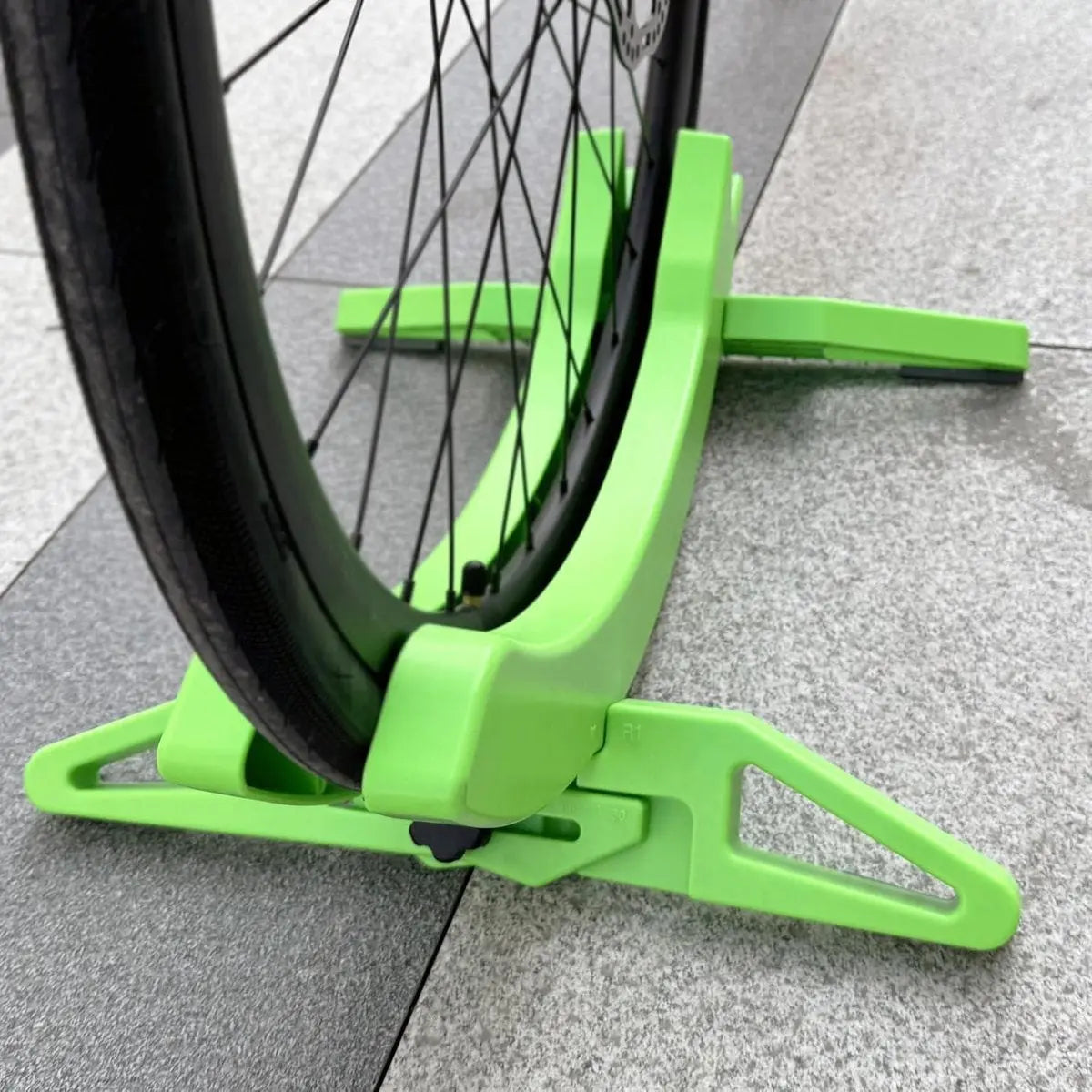 CycleNest™ | Keine wackeligen Fahrräder mehr – Unser stabiler Universalständer