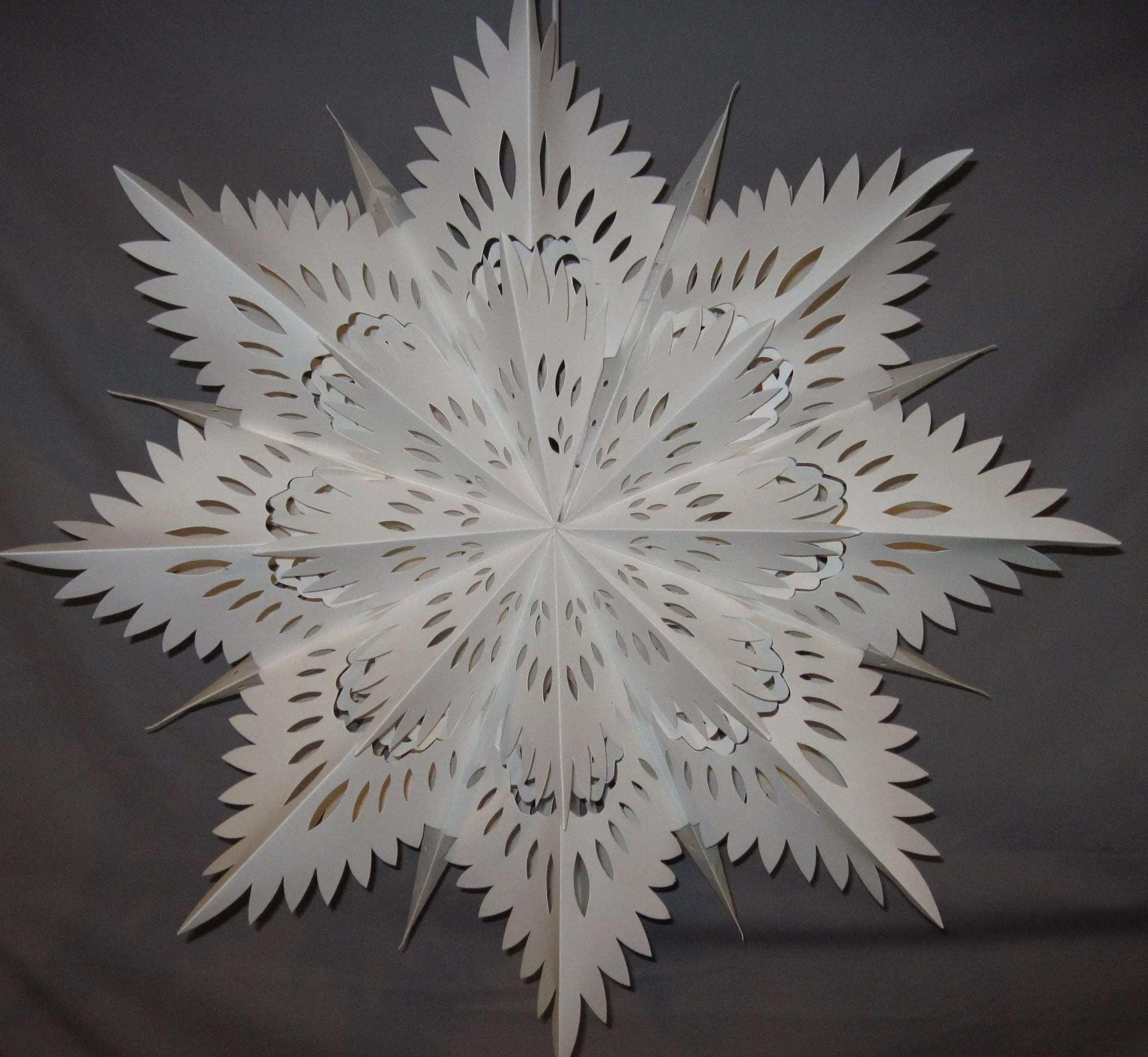 SchneeflockenLaterne™ |Weihnachtslaterne – Elegantes Licht für Winterabende