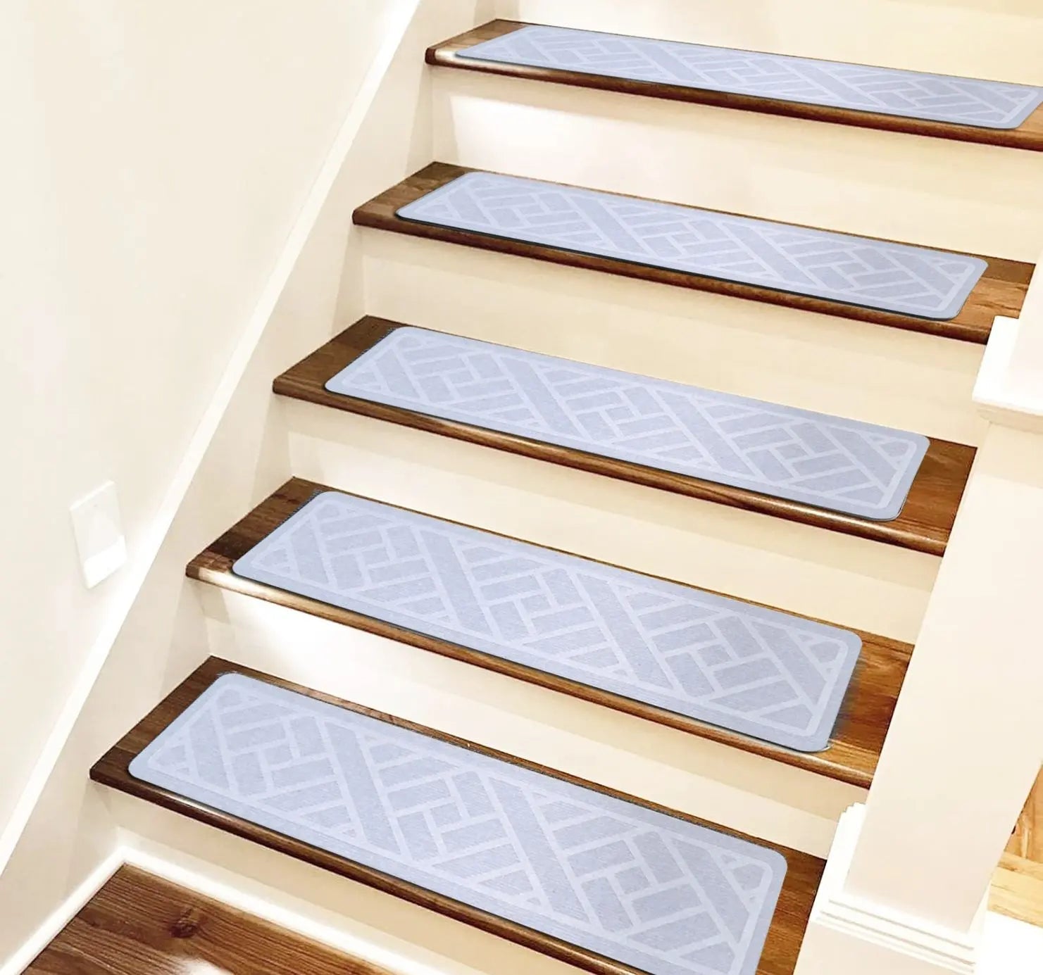 GripSteady™ | Trittschutzfolie für Treppen — Sicherheit bei jedem Schritt
