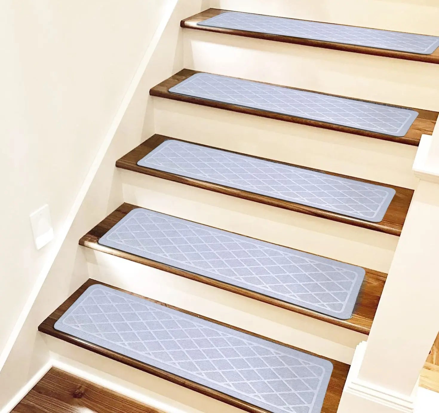 GripSteady™ | Trittschutzfolie für Treppen — Sicherheit bei jedem Schritt