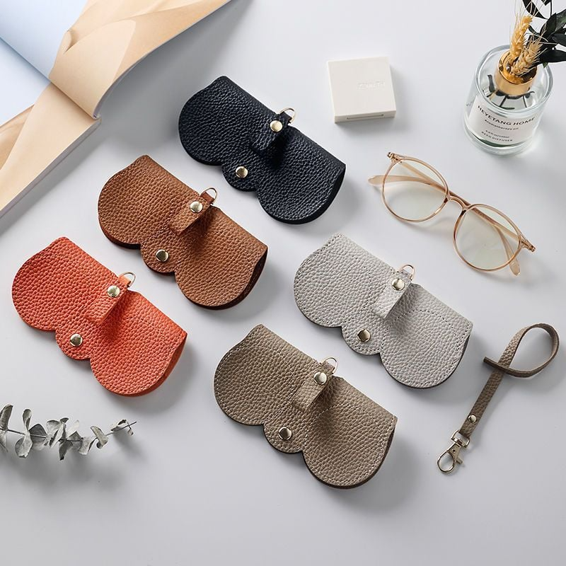 1+1 Gratis! | SleekLens™ | Brillenetui aus weichem Leder | Schützend. Stylisch. Tragbar