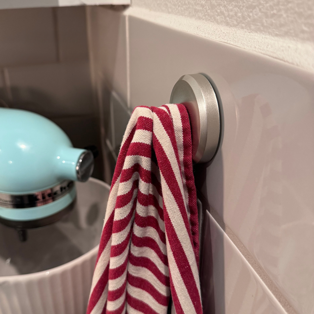 UltraGrip | Ultra-klebender Saug-Haken, nach Belieben repositionierbar.